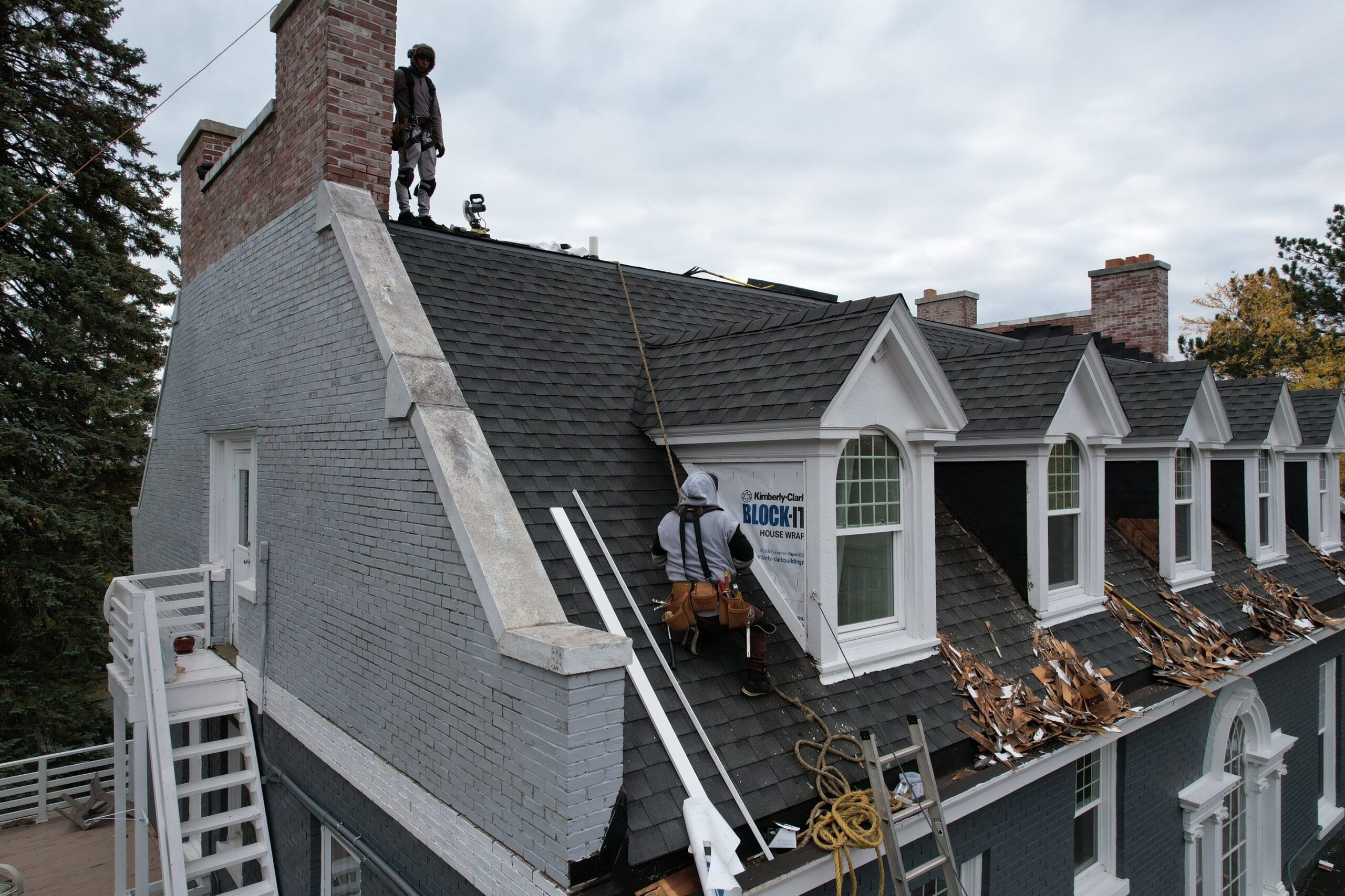 7 Tell-Tale Signs You Need a Roof Repair (ASAP)